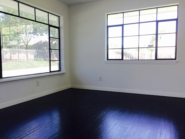 Foto del edificio - 4808 N Francis Ave