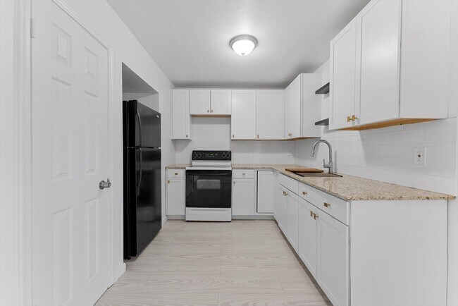 Building Photo - 381 W 36th St