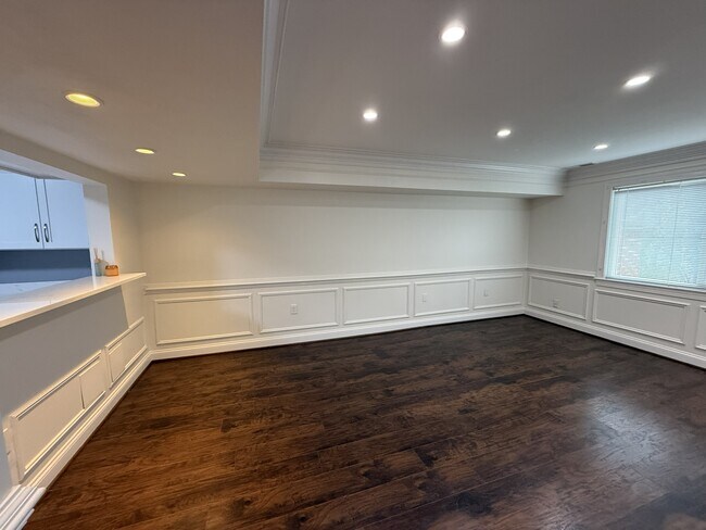 Foto del edificio - 5909 Mayflower Ct