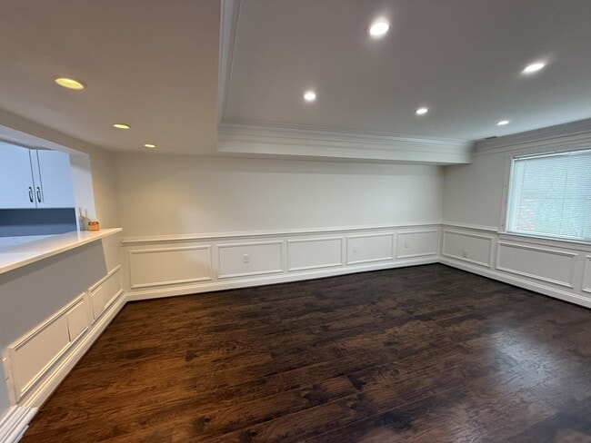 Building Photo - 5909 Mayflower Ct