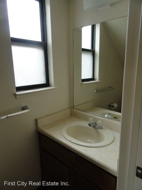 Building Photo - 182 Paddon Pl