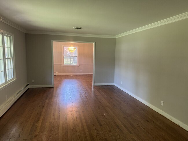 Foto del edificio - 5048 Grassmere Rd