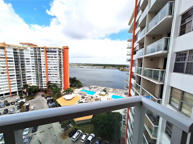 Building Photo - 1351 NE Miami Gardens Dr