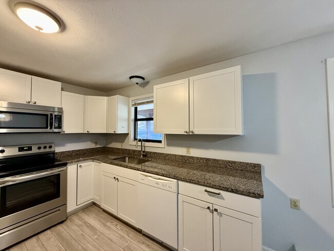 Building Photo - 24 Canter Ct