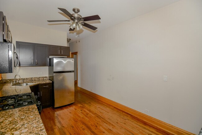 Building Photo - 1148 W Waveland Ave