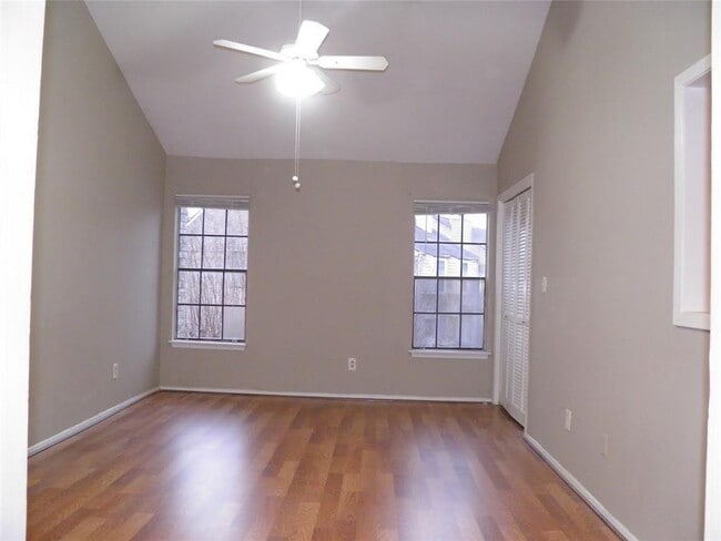Foto del edificio - 9901 Sharpcrest St