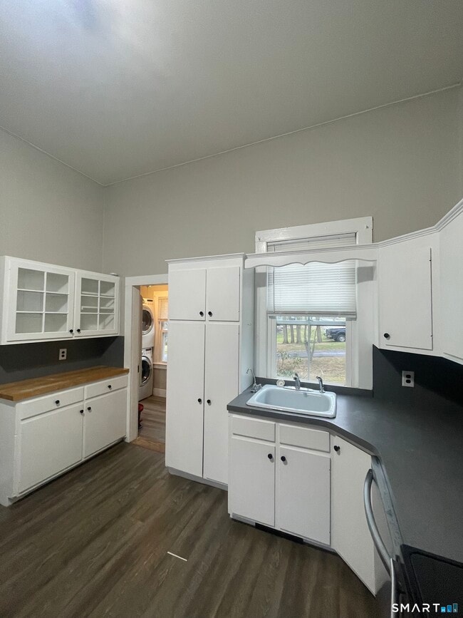 Building Photo - 9 Hicksville Rd