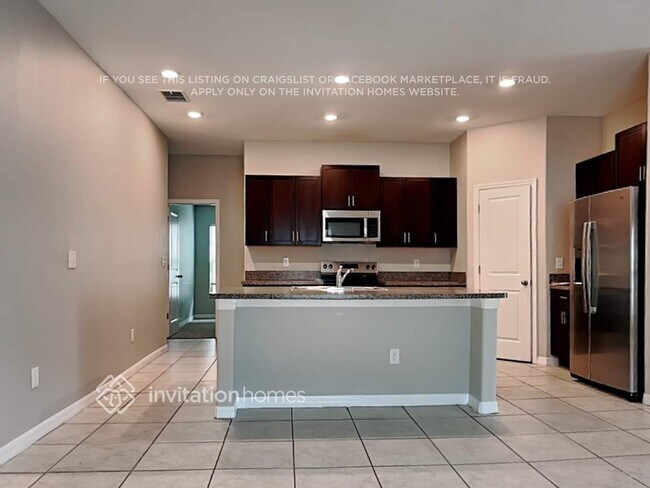 Foto del edificio - 1561 Blue Rose Dr
