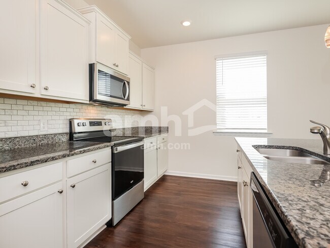 Building Photo - 203 Bushwood Dr