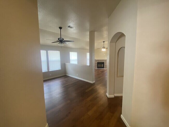 Foto del edificio - 8807 Trumpet Circle