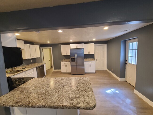 Entrada a la cocina - 6633 W Sierra Oaks Dr