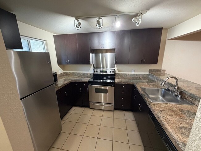 Building Photo - Bellevue/Factoria 2bd 1bath Condo for Rent!