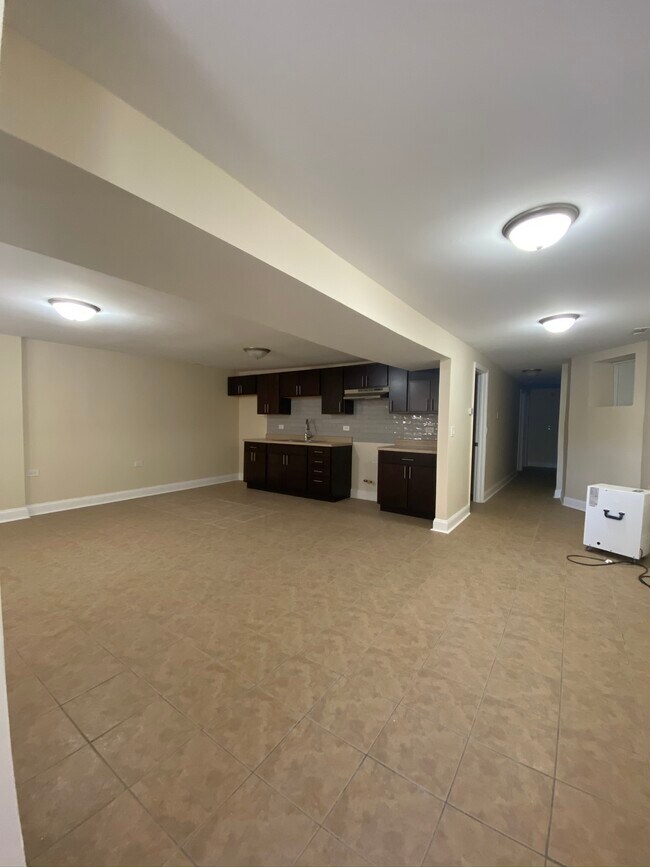 Foto del edificio - 2942 W Adams St