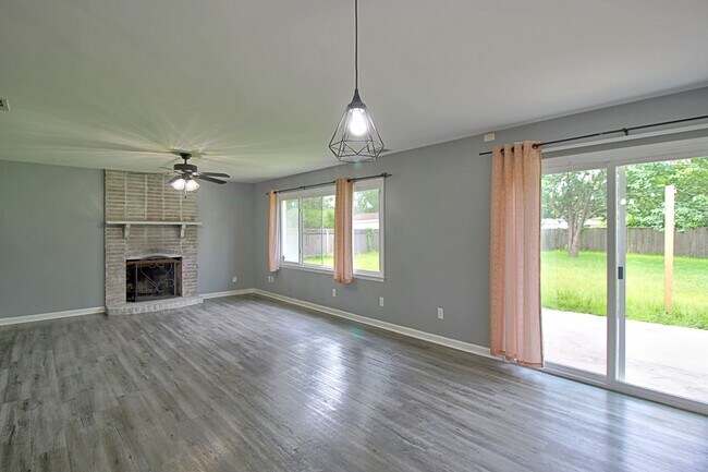 Building Photo - 511 Red Oak Rd