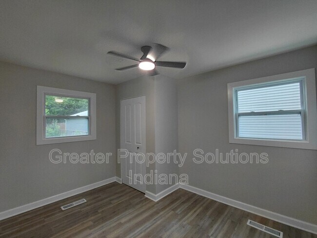 Foto del edificio - 8118 Robertson Pl