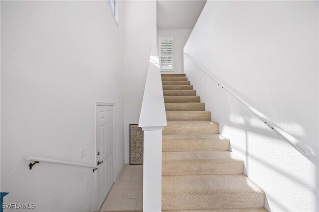 Foto del edificio - 7050 Barrington Cir