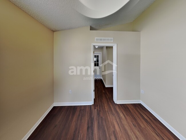 Foto del edificio - 2912 Stonegate Ln