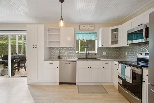 Building Photo - 6885 Barnwell Dr
