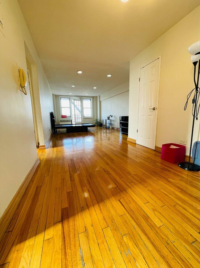 Foto del edificio - 2035 E 7th St