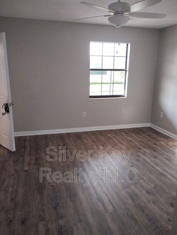 Foto del edificio - 823 Englewood Rd