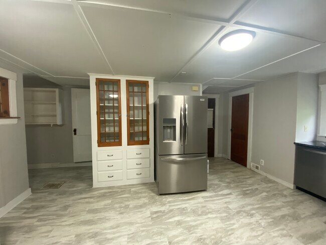 Foto del edificio - 3028 N Belfast Ave