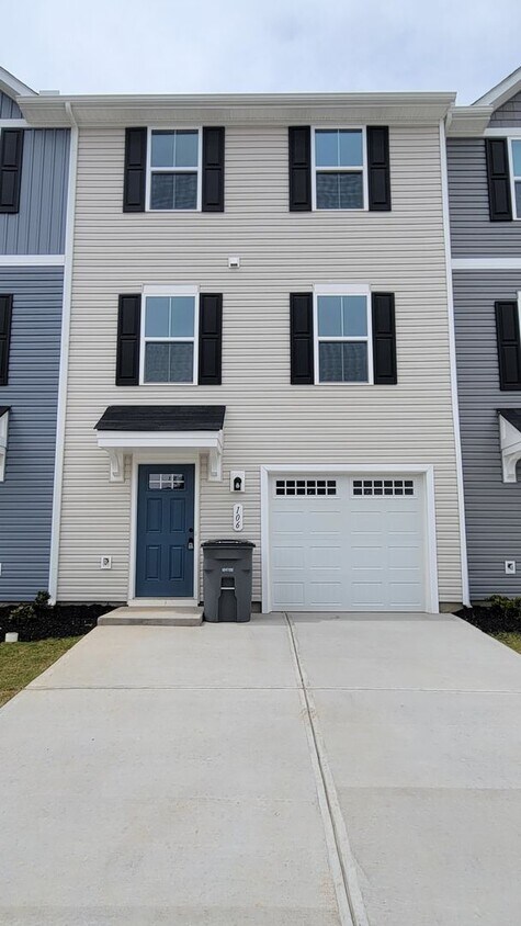 Primary Photo - Updated Town home in North Greenville Avai...