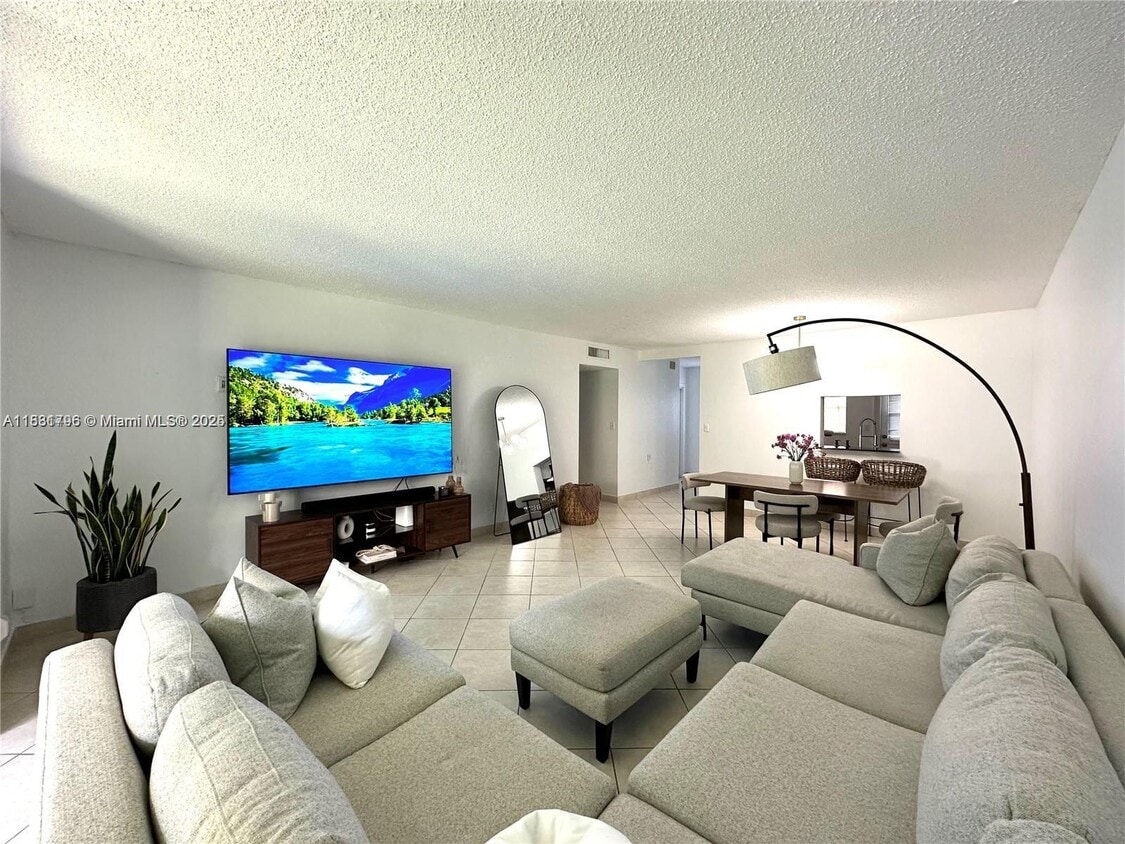Foto principal - 620 NE 12th Ave