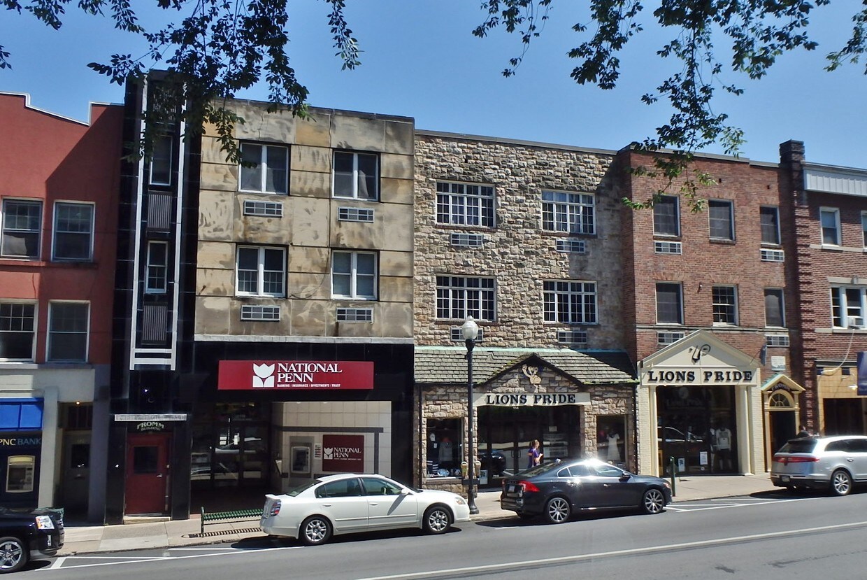 Primary Photo - 112 E College Ave