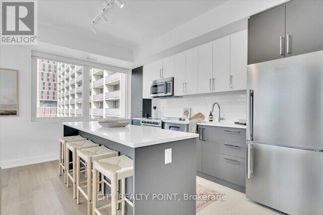 Photo du bâtiment - 664-664 Spadina Ave.