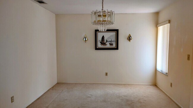 Foto del edificio - Sandpiper Bay area home situated on 1/2 ac...