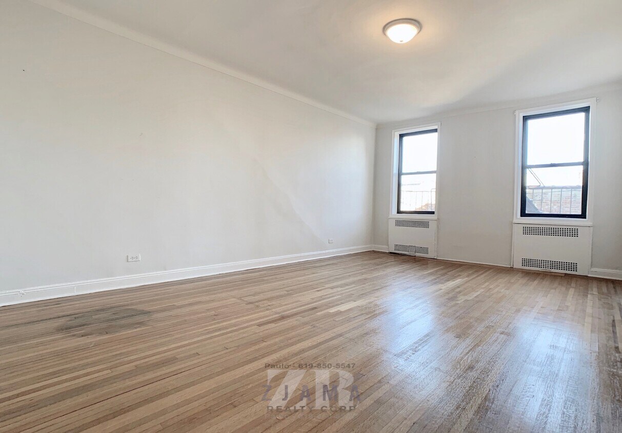 Foto principal - 720 St Marks Ave