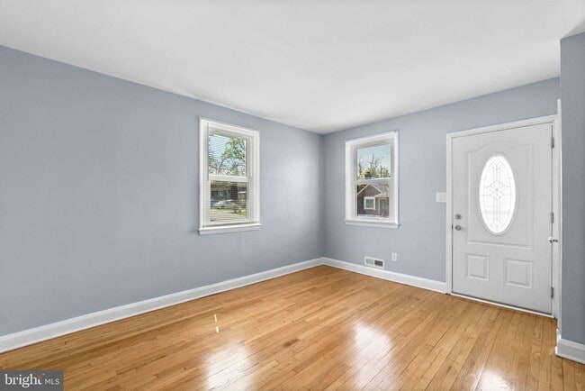 Building Photo - 5422 Clifton Ave