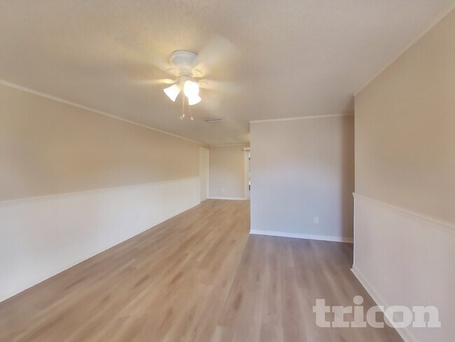 Building Photo - 907 Briarcliff Dr