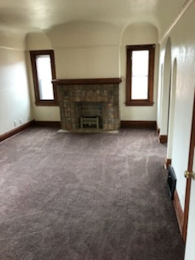 Foto del edificio - 4049 N Elmhurst Rd