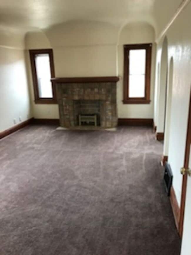 Building Photo - 4049 N Elmhurst Rd
