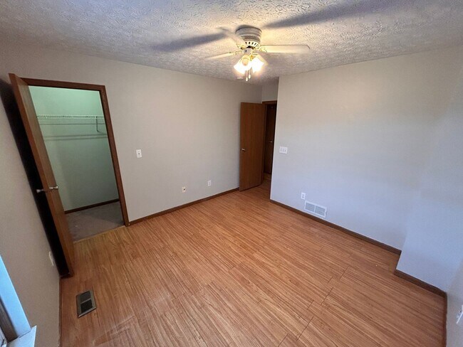 Foto del edificio - 2-Bedroom Unit in Blacklick
