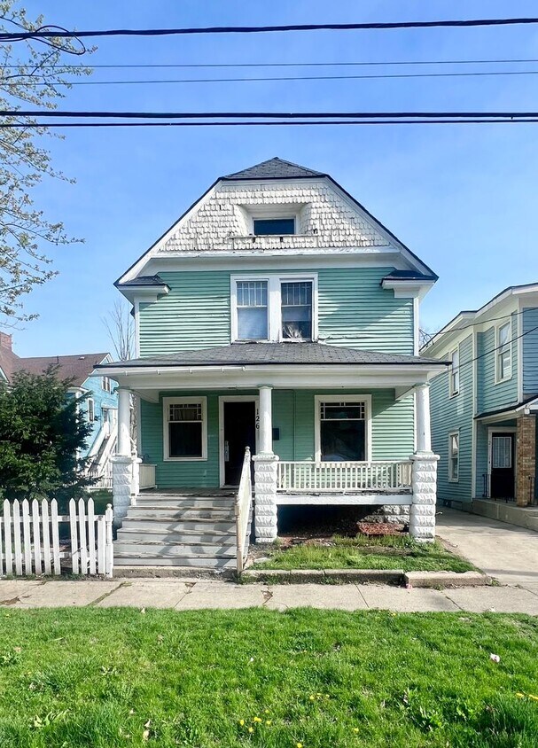 126 W Vine St Unit 2, Kalamazoo, MI 49007 Room for Rent in Kalamazoo