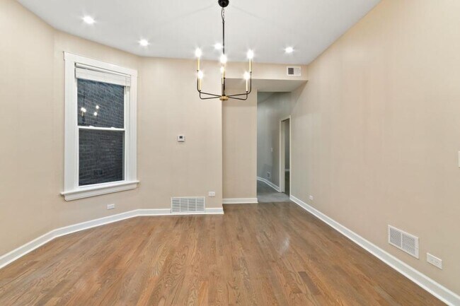 Building Photo - 2 bedroom in Chicago IL 60622