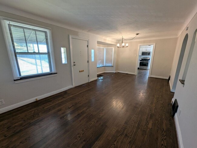 Building Photo - A Little Gem with Big Brentwood Energy