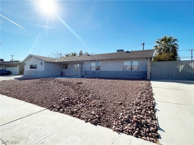 Building Photo - 2100 Las Flores St