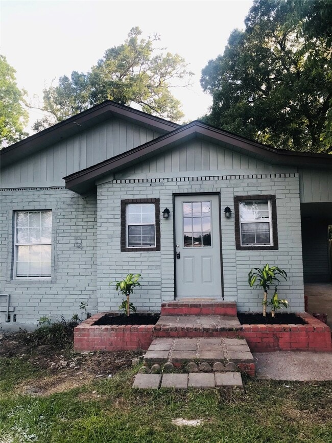 Building Photo - 250 Stephenson Dr
