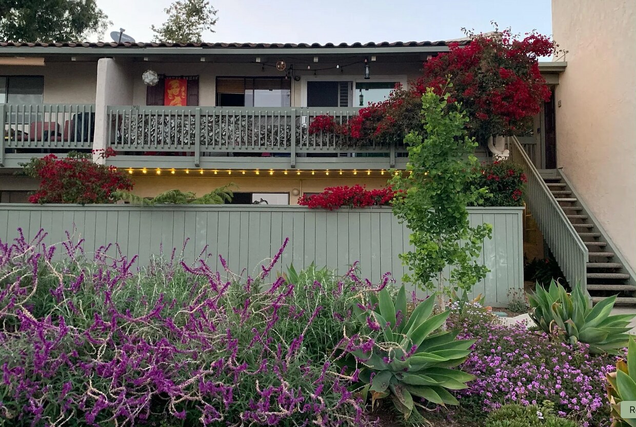 Primary Photo - Charming 1 Bedroom, 1 Bathroom Unit in a S...
