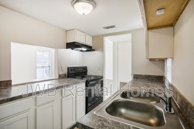 Building Photo - 7201 Arlington Expy