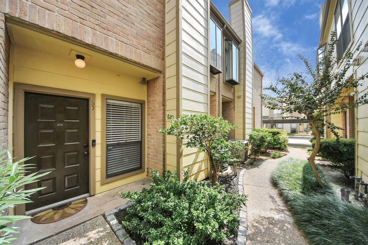 Foto principal - 8299 Cambridge St
