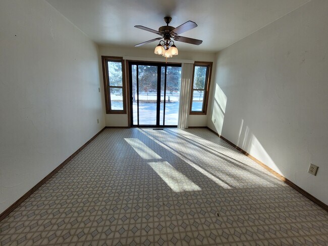 Foto del edificio - 2730 Van Beek Rd