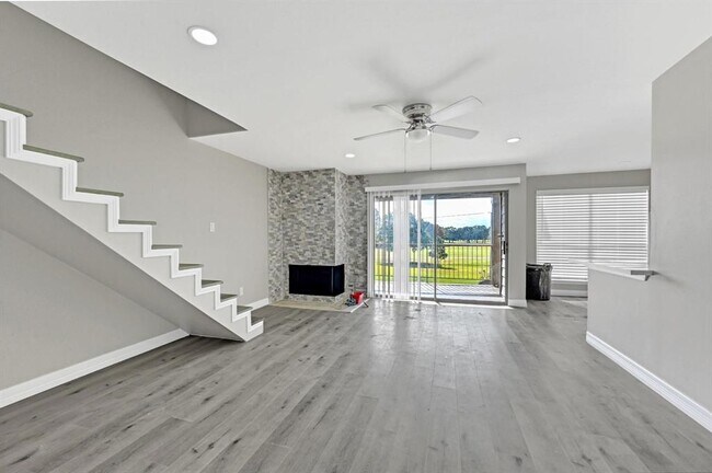 Foto del edificio - 8335 Sands Point Dr