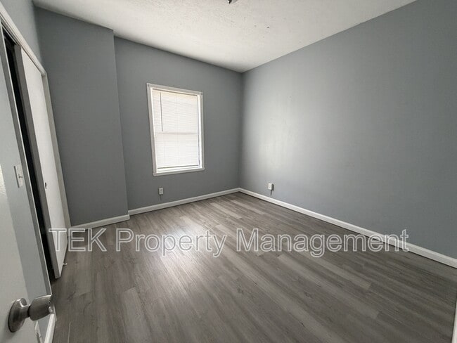 Building Photo - 751-757-757 W Main St