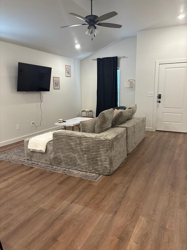 Foto del edificio - 2144 Langford Ave