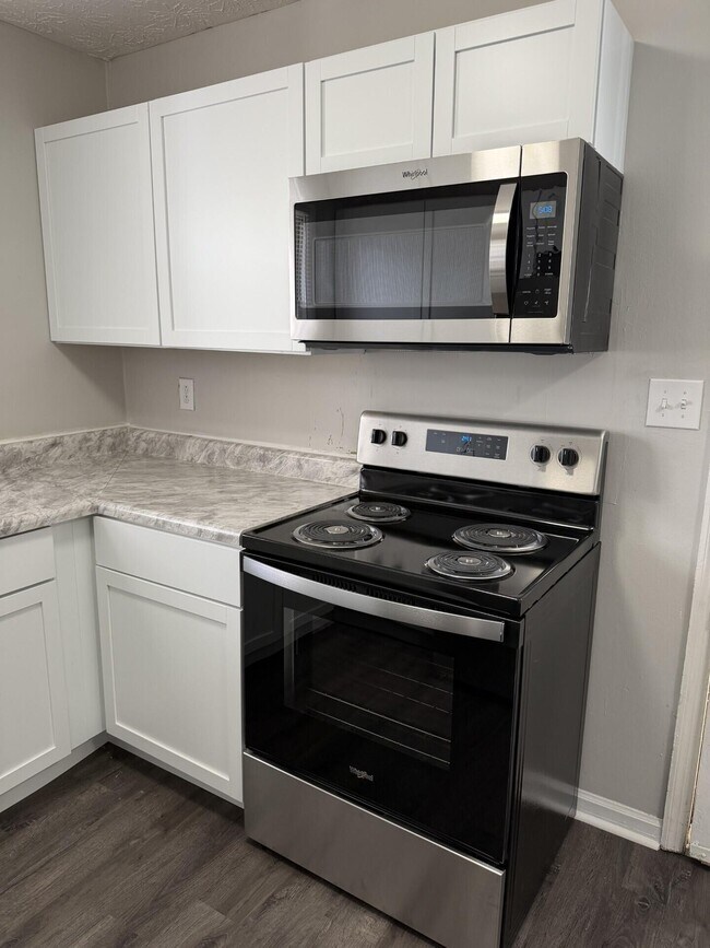 Foto del edificio - 3200 Baird Ct