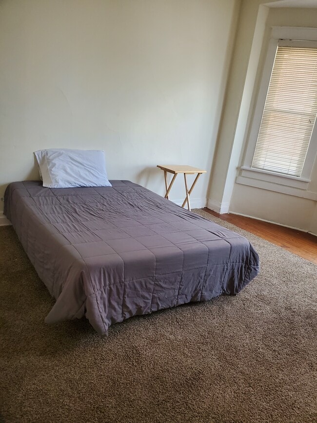 Spacious bedroom on the 1st floor - 201 W Main St